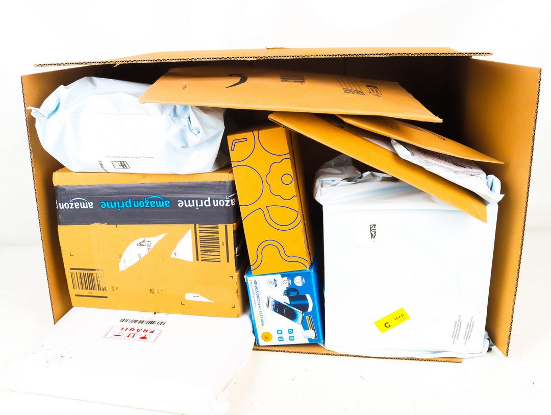 XL Doos met Ongeopende Postpakketten