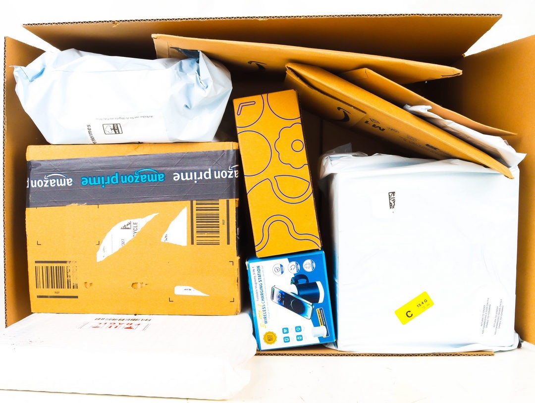 XL Doos met Ongeopende Postpakketten