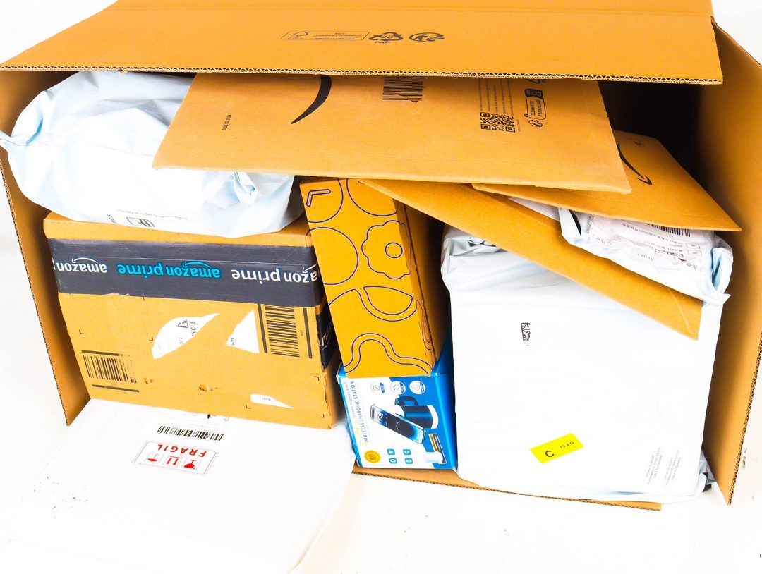 XL Doos met Ongeopende Postpakketten