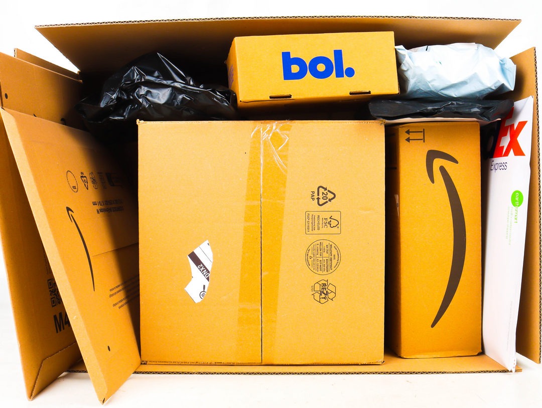 XL Doos met Ongeopende Postpakketten