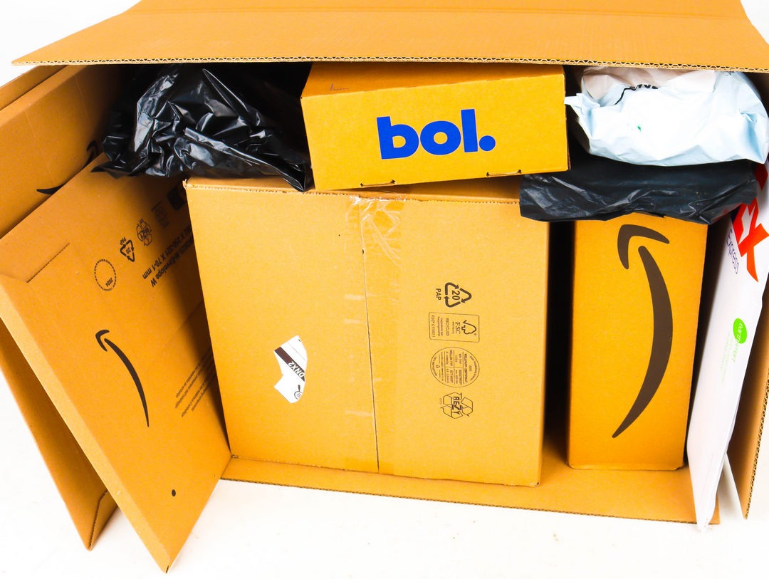 XL Doos met Ongeopende Postpakketten