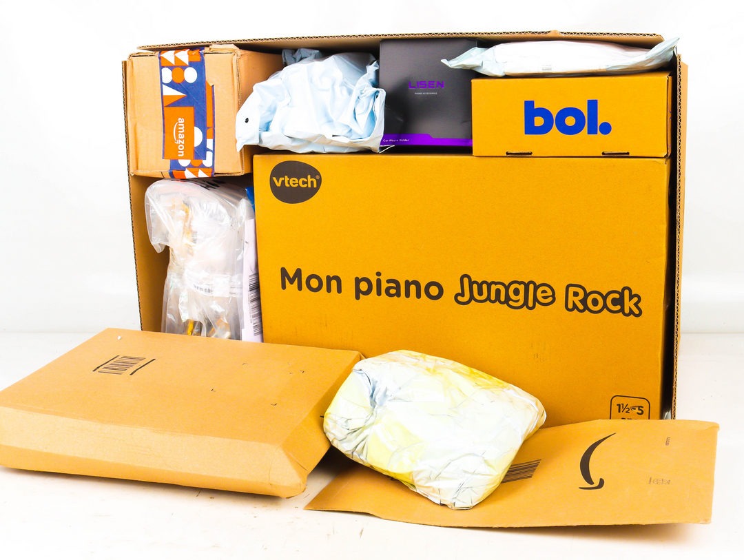 XL Doos met Ongeopende Postpakketten