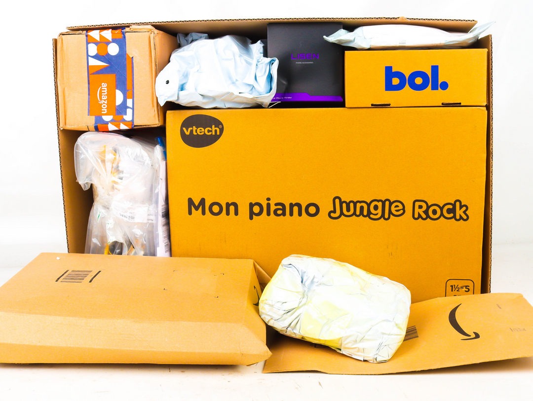 XL Doos met Ongeopende Postpakketten