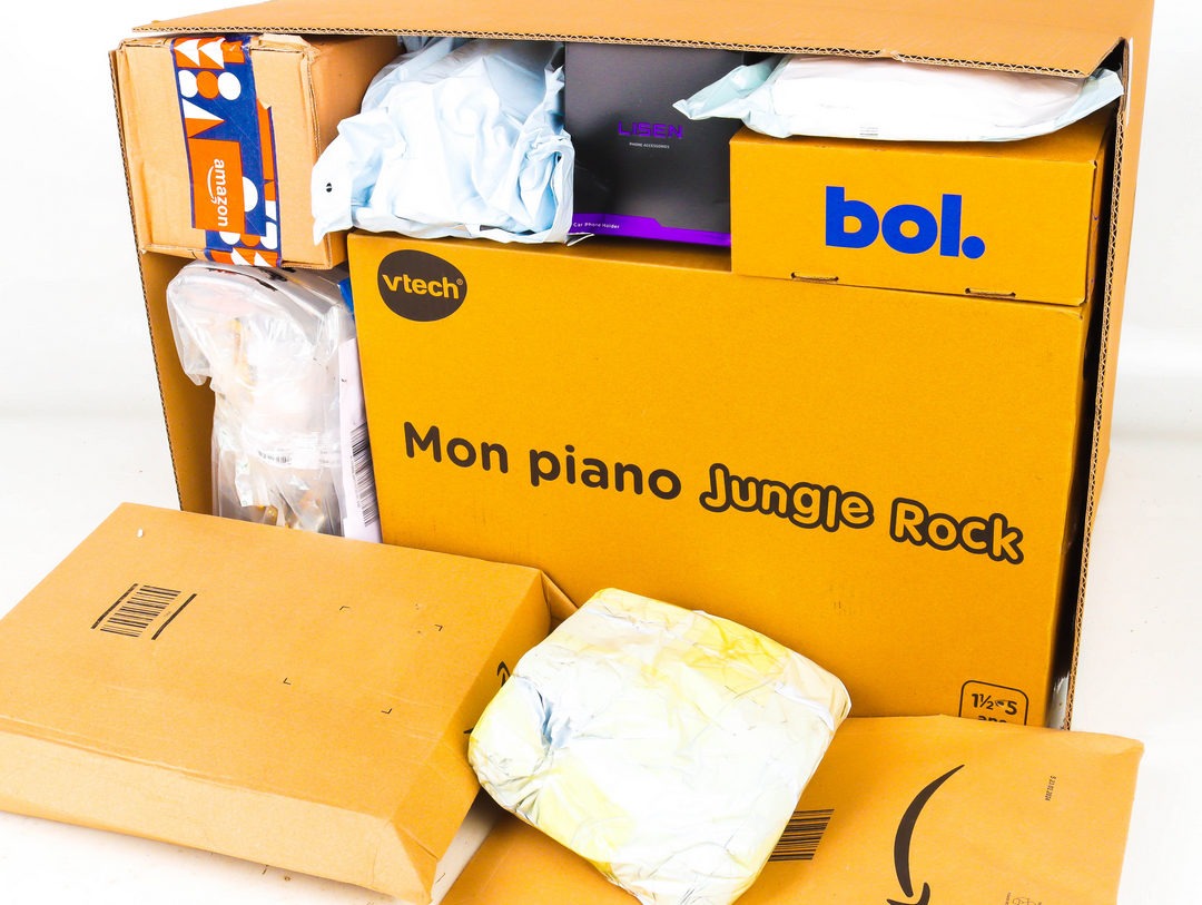 XL Doos met Ongeopende Postpakketten