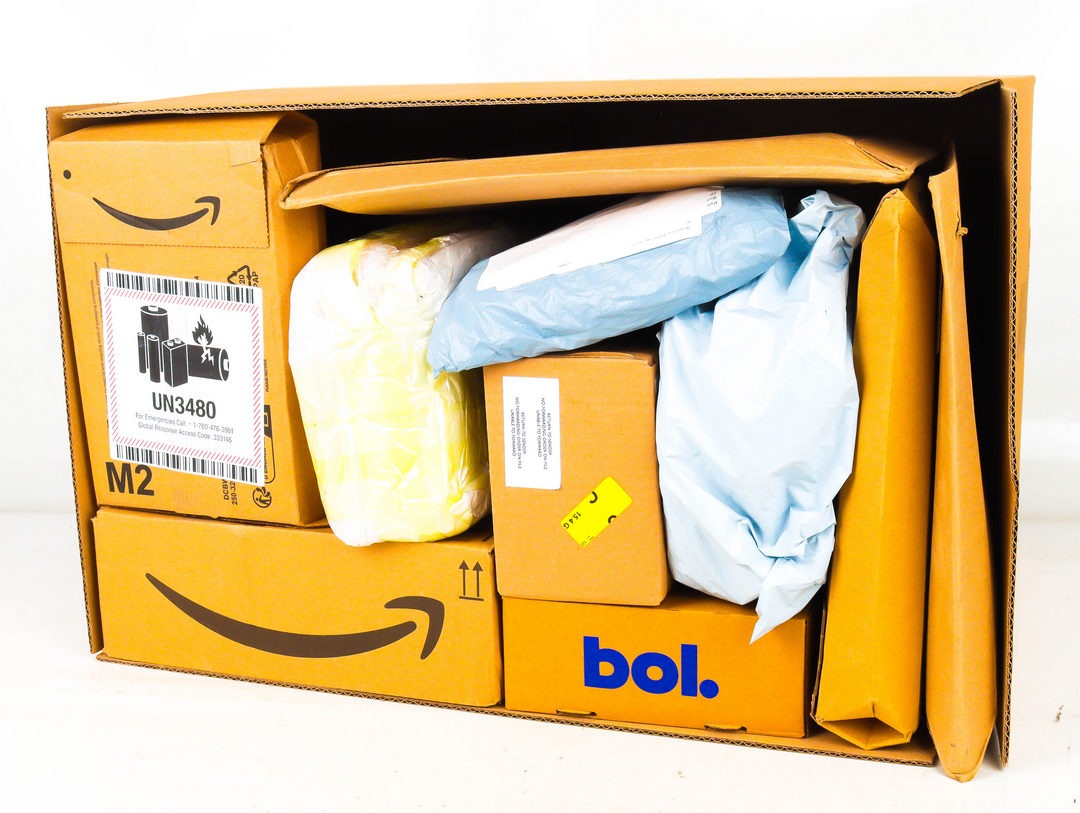 XL Doos met Ongeopende Postpakketten