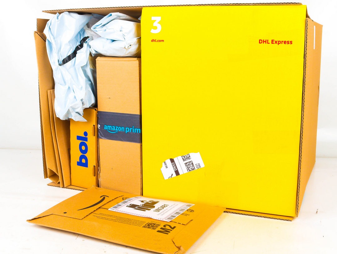 XL Doos met Ongeopende Postpakketten