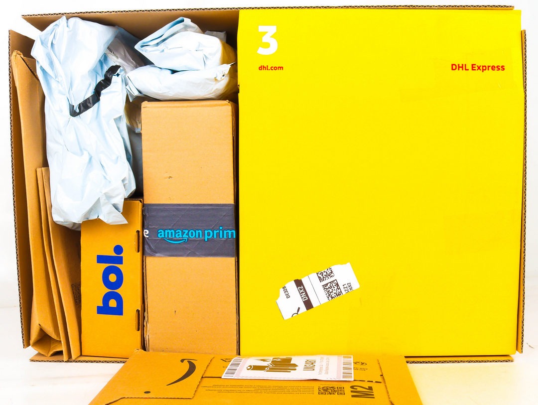 XL Doos met Ongeopende Postpakketten