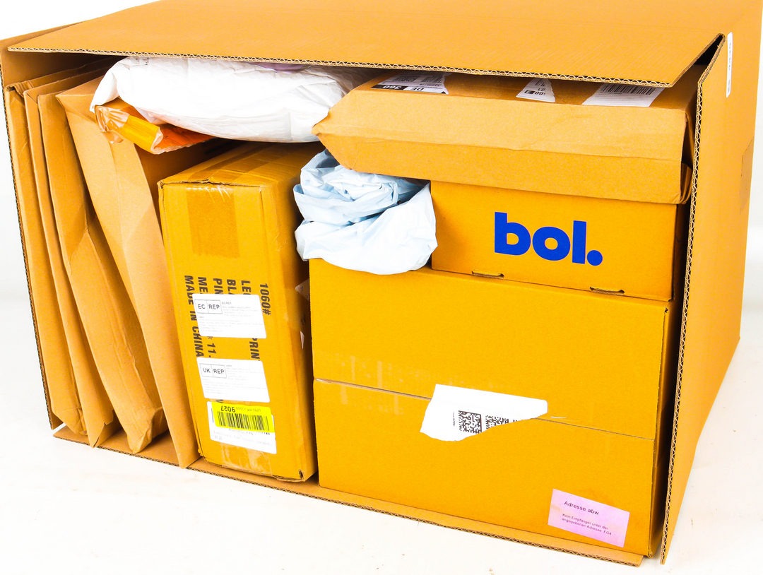 XL Doos met Ongeopende Postpakketten