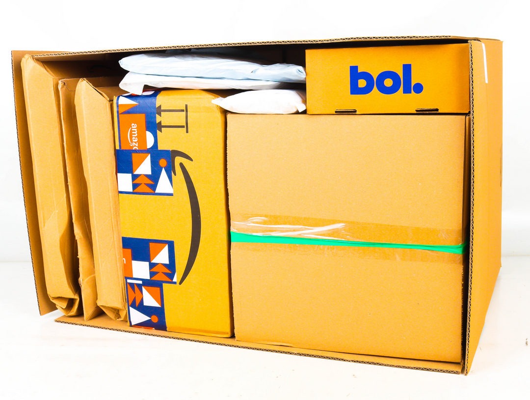 XL Doos met Ongeopende Postpakketten