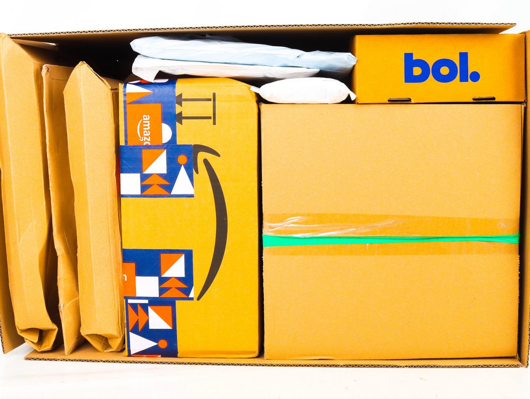 XL Doos met Ongeopende Postpakketten