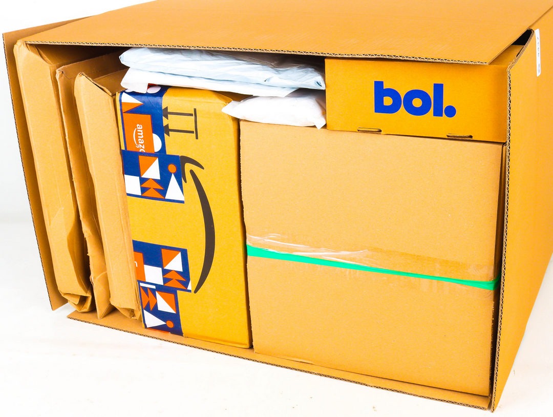 XL Doos met Ongeopende Postpakketten