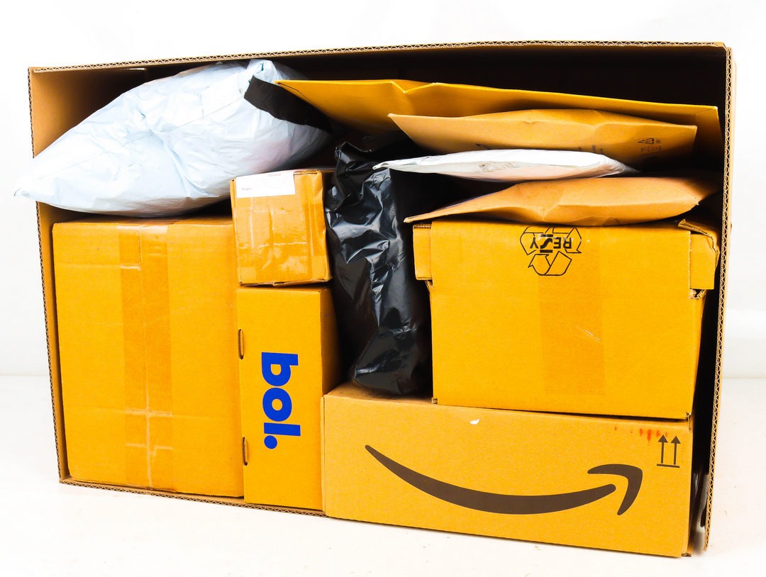 XL Doos met Ongeopende Postpakketten