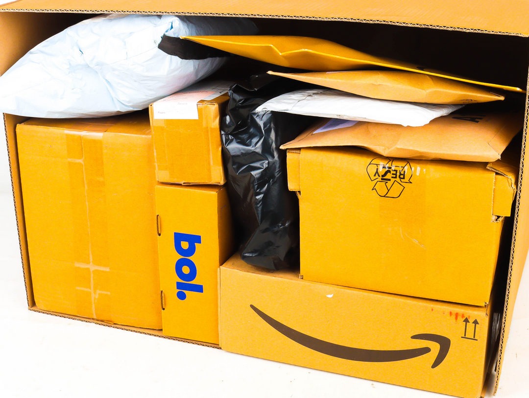 XL Doos met Ongeopende Postpakketten