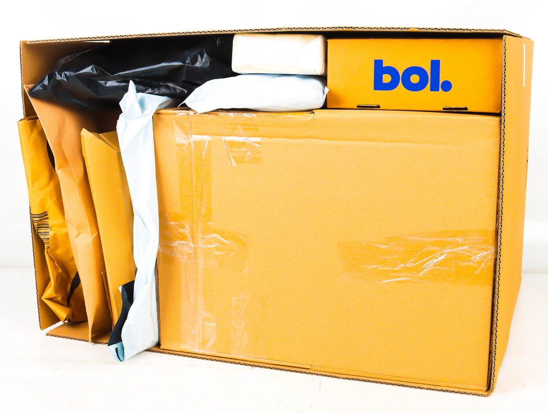 XL Doos met Ongeopende Postpakketten