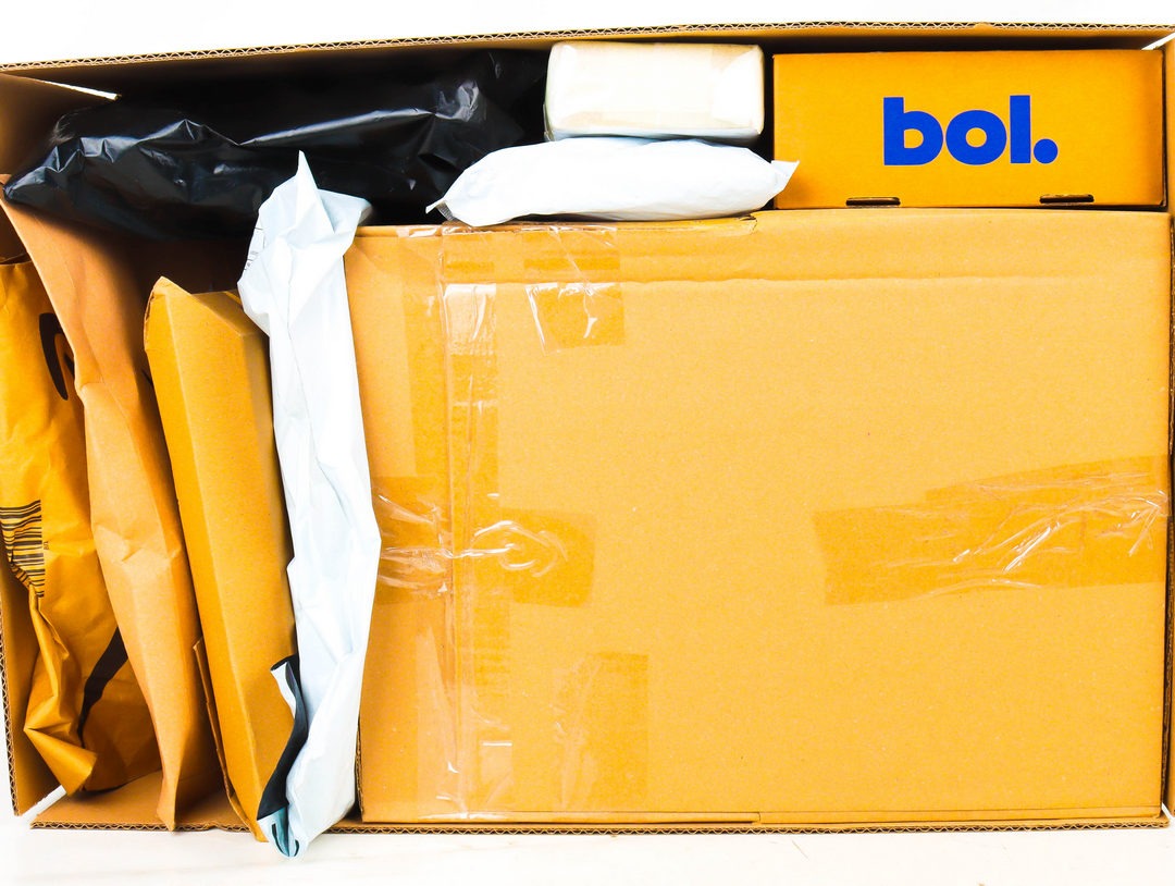 XL Doos met Ongeopende Postpakketten