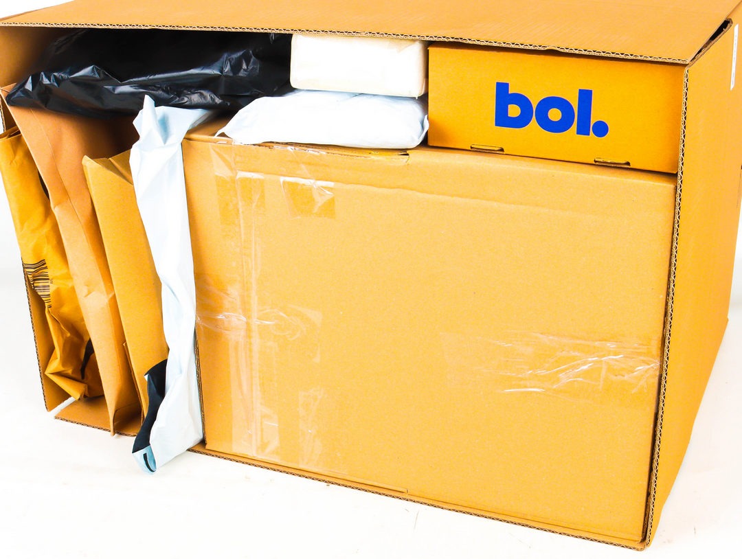 XL Doos met Ongeopende Postpakketten