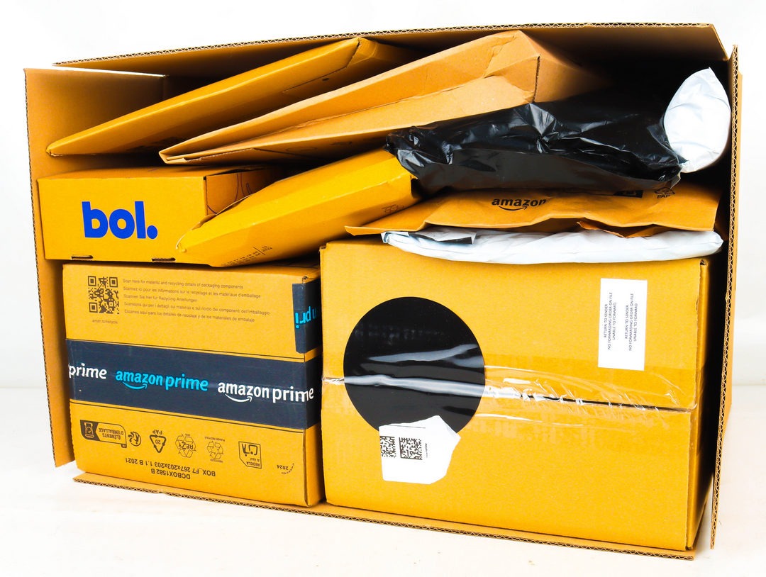 XL Doos met Ongeopende Postpakketten