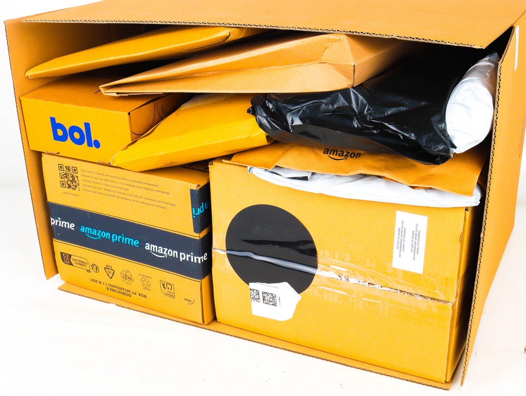 XL Doos met Ongeopende Postpakketten