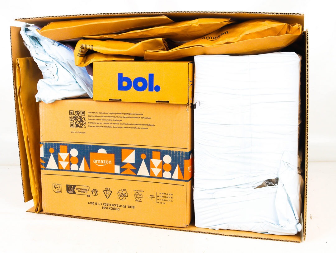 XL Doos met Ongeopende Postpakketten