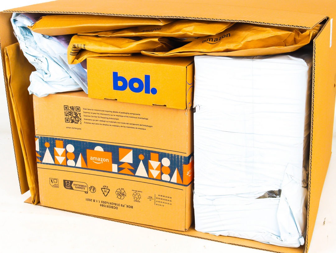 XL Doos met Ongeopende Postpakketten