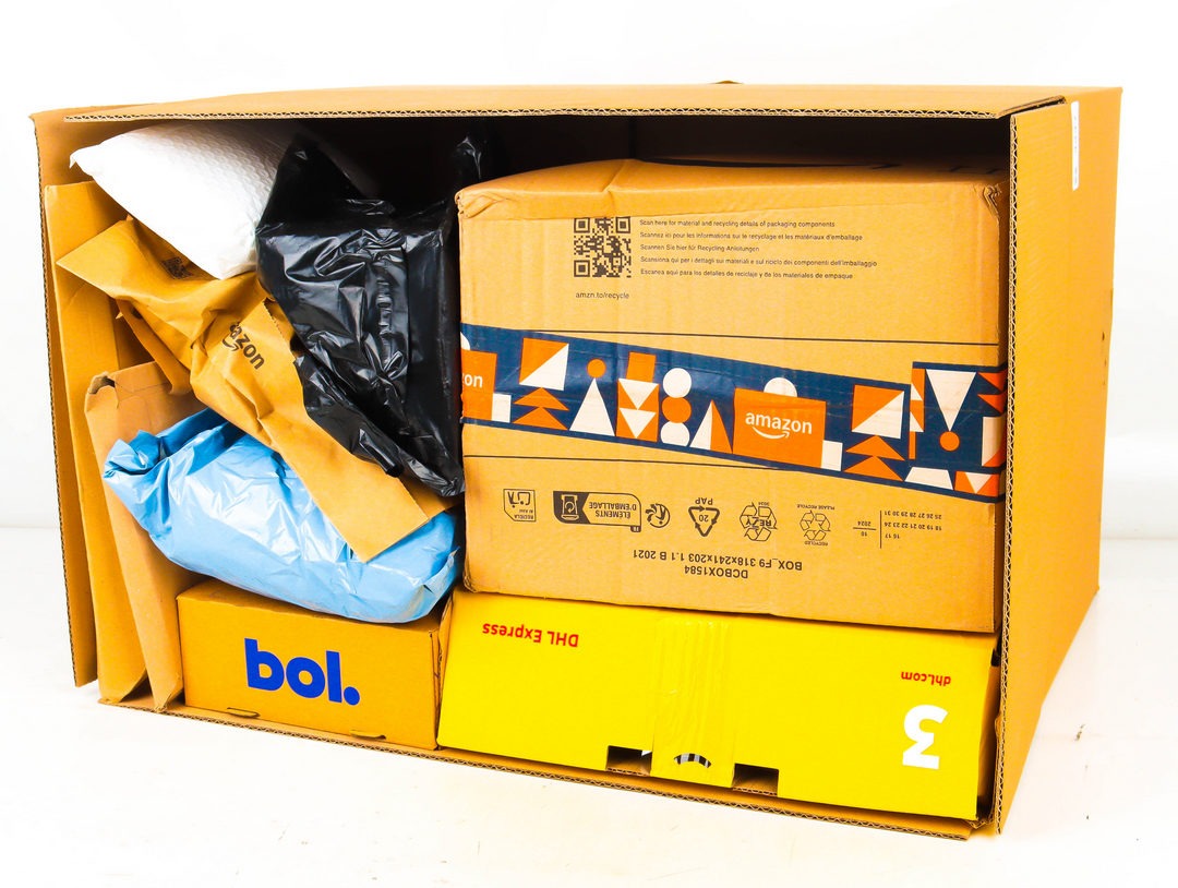 XL Doos met Ongeopende Postpakketten