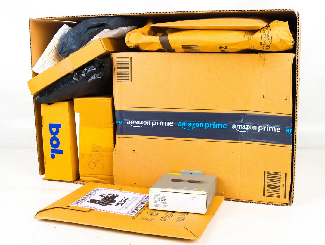 XL Doos met Ongeopende Postpakketten