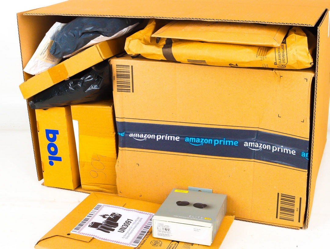 XL Doos met Ongeopende Postpakketten