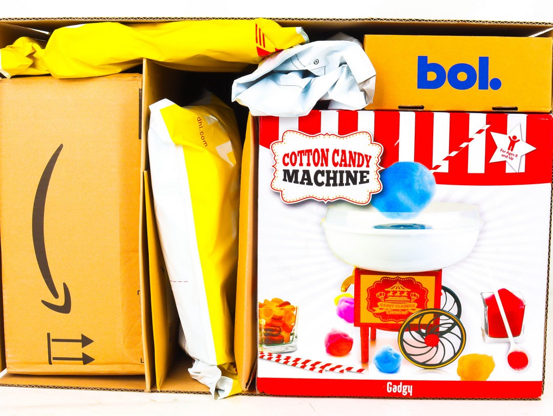 XL Doos met Ongeopende Postpakketten