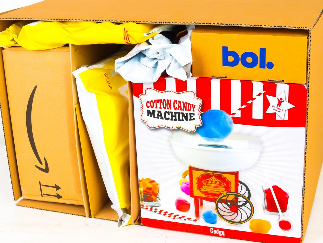 XL Doos met Ongeopende Postpakketten