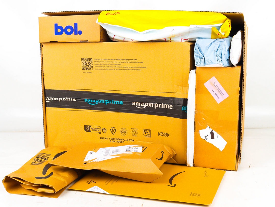 XL Doos met Ongeopende Postpakketten
