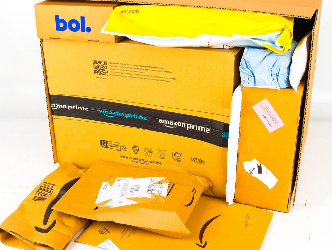 XL Doos met Ongeopende Postpakketten