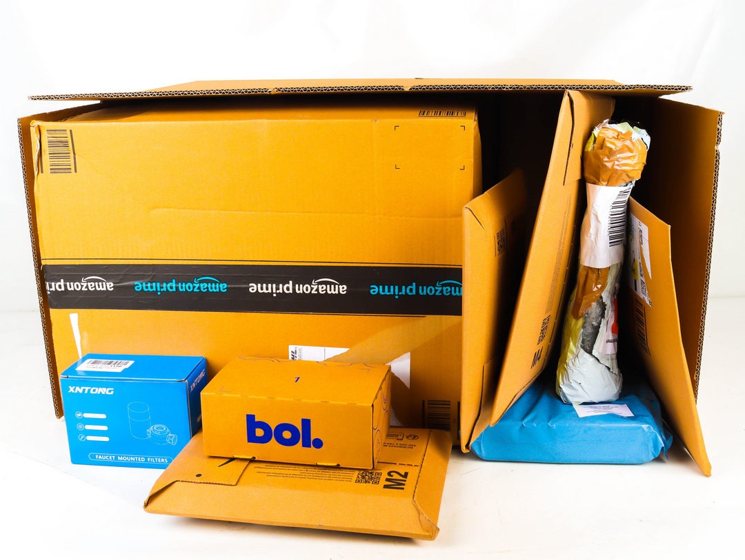 XXL Doos met Ongeopende Postpakketten