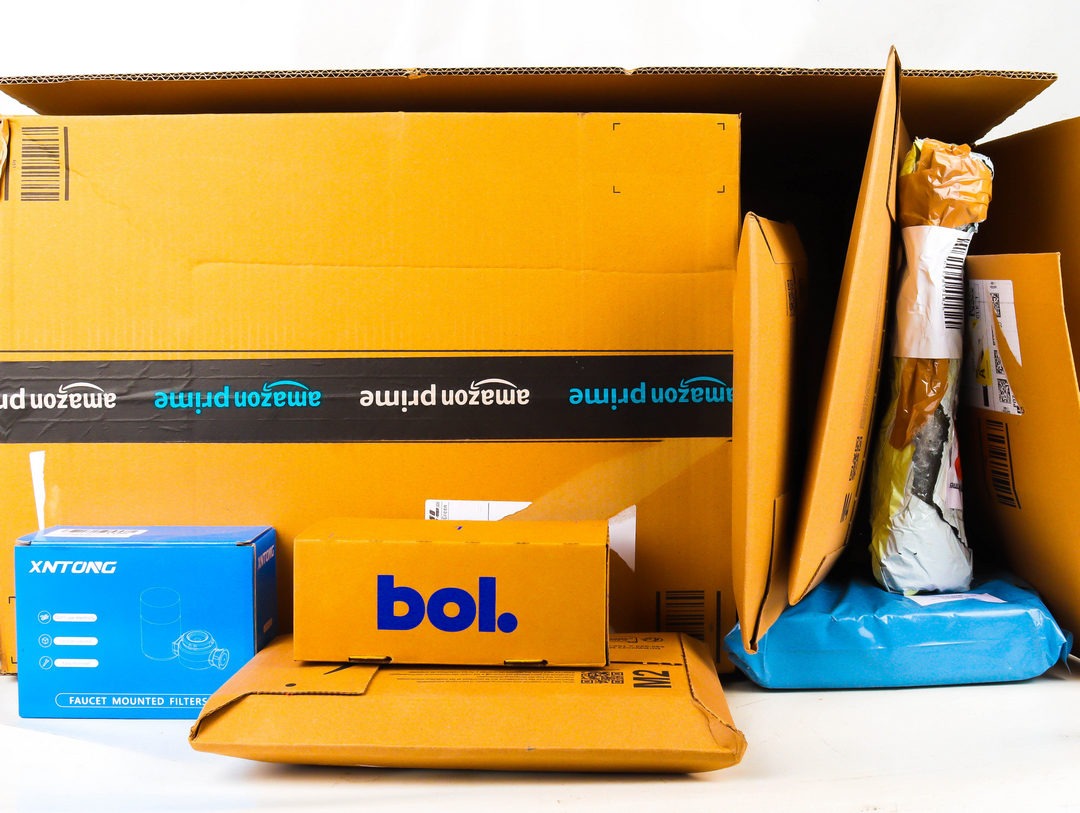 XXL Doos met Ongeopende Postpakketten