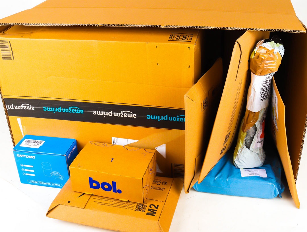 XXL Doos met Ongeopende Postpakketten