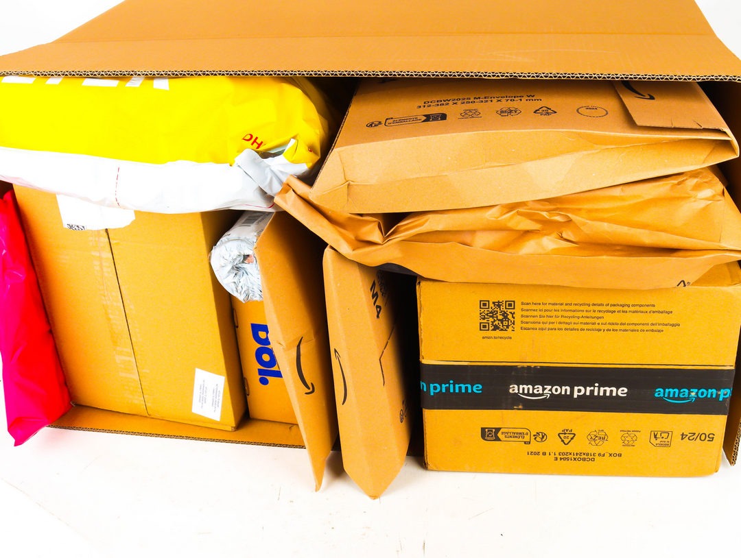 XXL Doos met Ongeopende Postpakketten