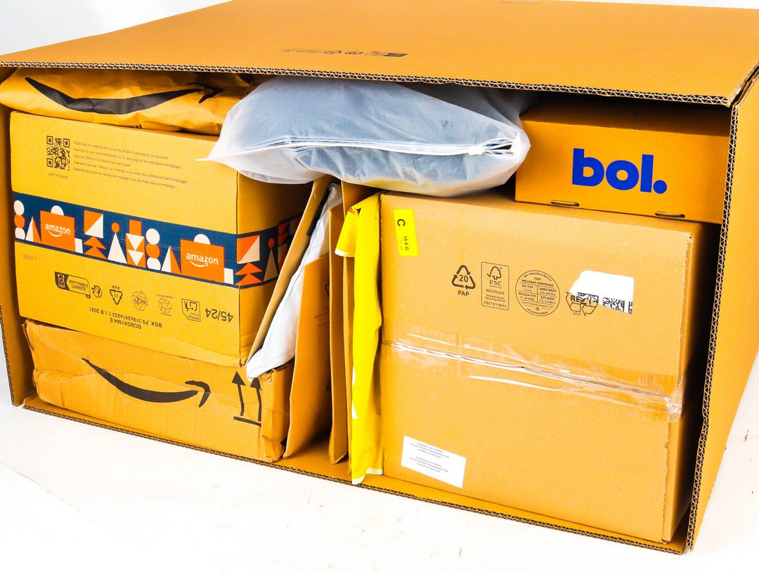 XXL Doos met Ongeopende Postpakketten