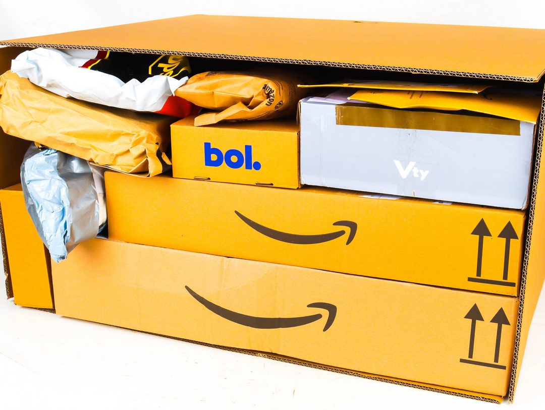 XXL Doos met Ongeopende Postpakketten